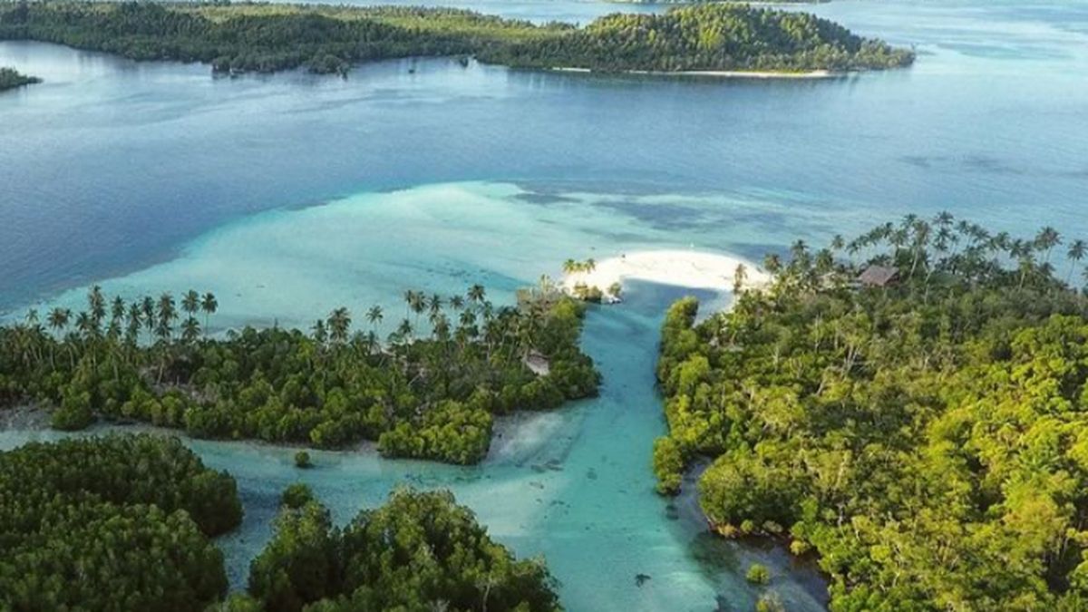 Exploring the Natural and Cultural Wonders of Indonesia’s Mentawai Islands